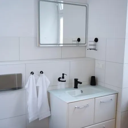 Apartment 2-zi. Am Ufer. Boxspringbetten. 2 Wc's.